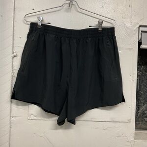 NWT Outdoor Voices Zephyr 3” Short Size L